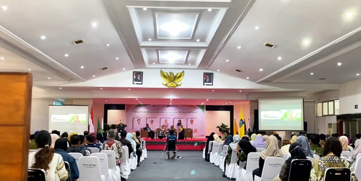 Seminar dan Talk Show Kesehatan Jiwa dengan tema “Belajar Selalu Bahagia dalam Segala Situasi”